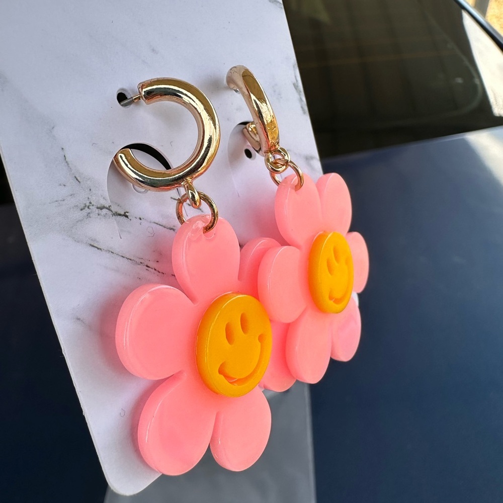 Smiley Daisy Earrings - Picture 2 of 4